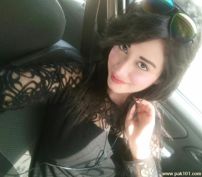 Riz Kamali -Pakistani Television Actress And Host Celebrity