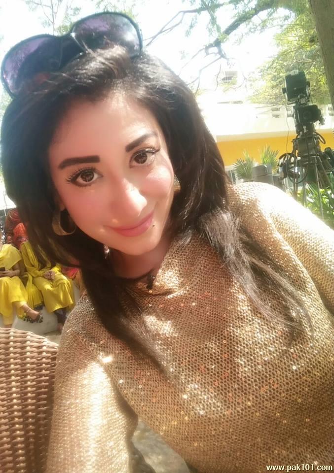 Riz Kamali -Pakistani Television Actress And Host Celebrity