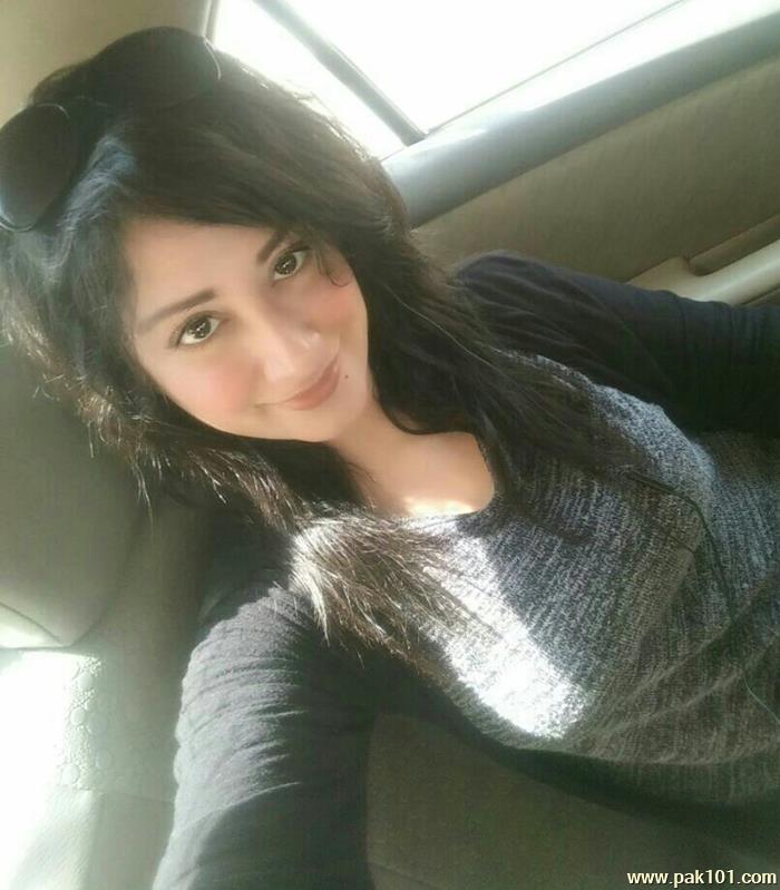 Riz Kamali -Pakistani Television Actress And Host Celebrity