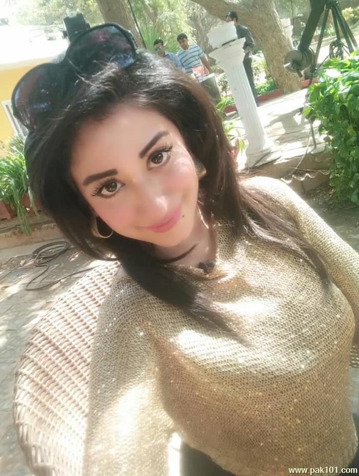 Riz Kamali -Pakistani Television Actress And Host Celebrity