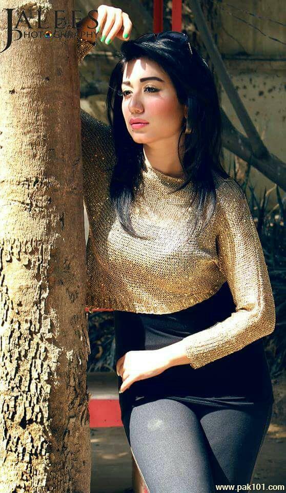 Riz Kamali -Pakistani Television Actress And Host Celebrity