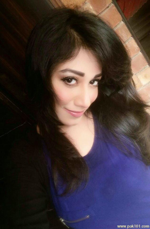 Riz Kamali -Pakistani Television Actress And Host Celebrity