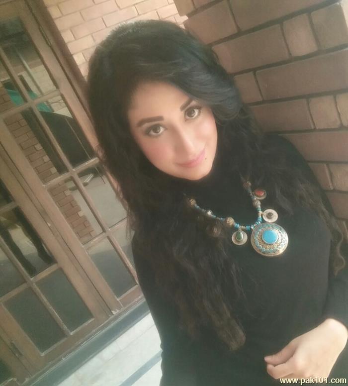 Riz Kamali -Pakistani Television Actress And Host Celebrity