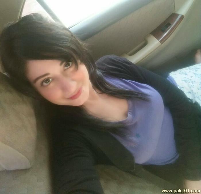 Riz Kamali -Pakistani Television Actress And Host Celebrity