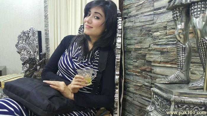 Riz Kamali -Pakistani Television Actress And Host Celebrity