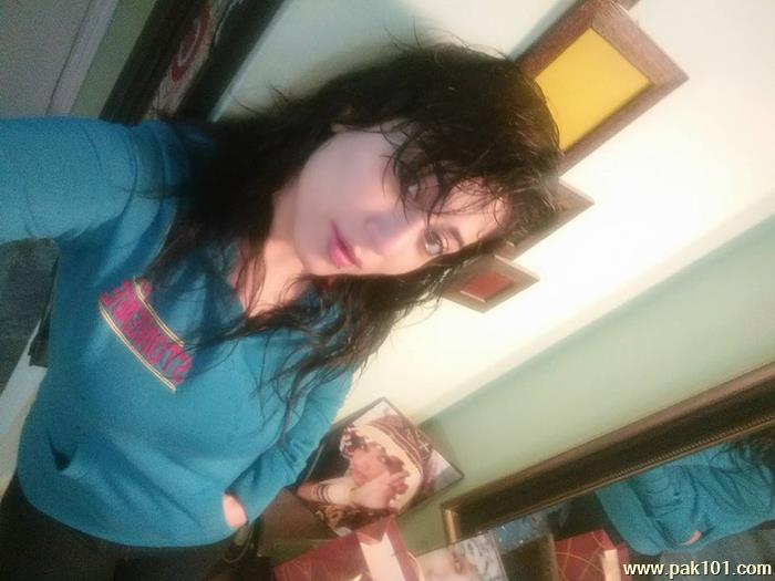 Riz Kamali -Pakistani Television Actress And Host Celebrity