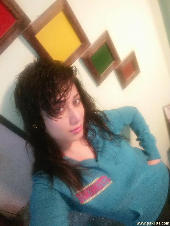 Riz Kamali -Pakistani Television Actress And Host Celebrity