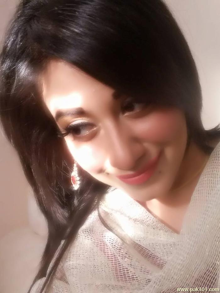 Riz Kamali -Pakistani Television Actress And Host Celebrity