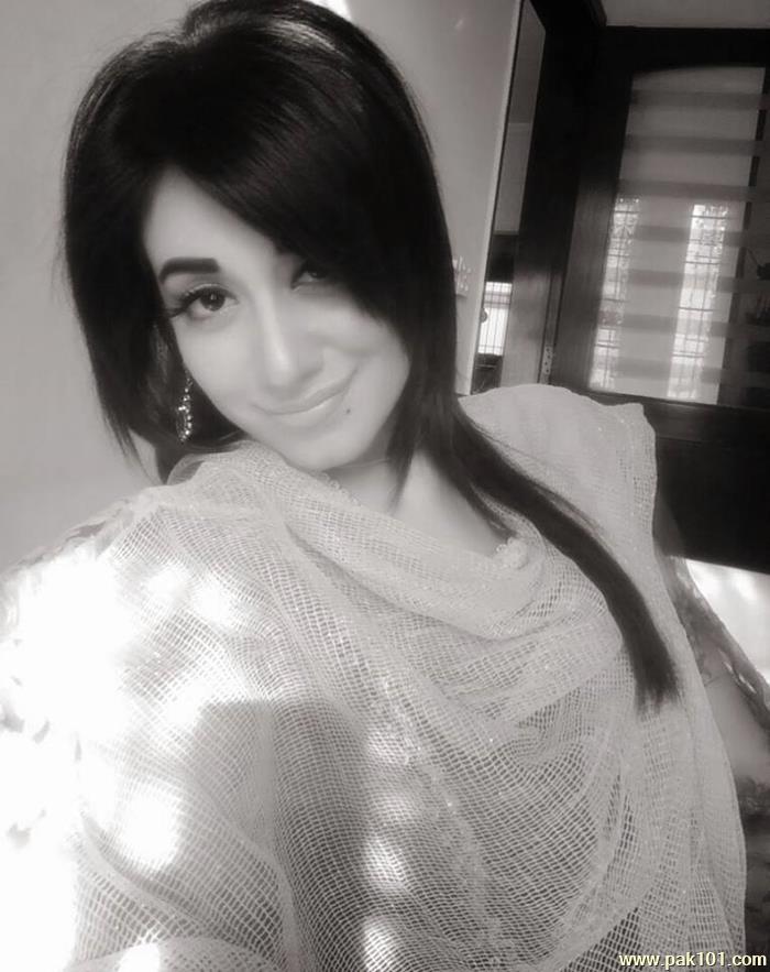 Riz Kamali -Pakistani Television Actress And Host Celebrity