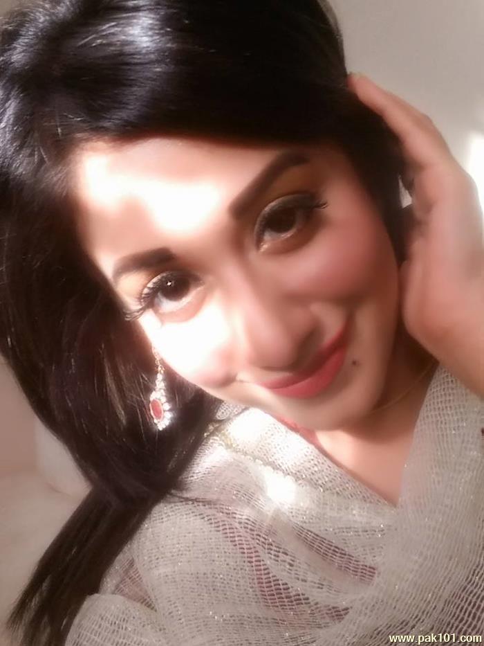 Riz Kamali -Pakistani Television Actress And Host Celebrity