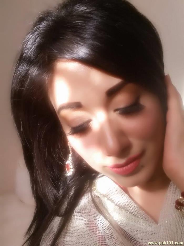 Riz Kamali -Pakistani Television Actress And Host Celebrity