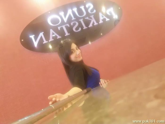 Riz Kamali -Pakistani Television Actress And Host Celebrity