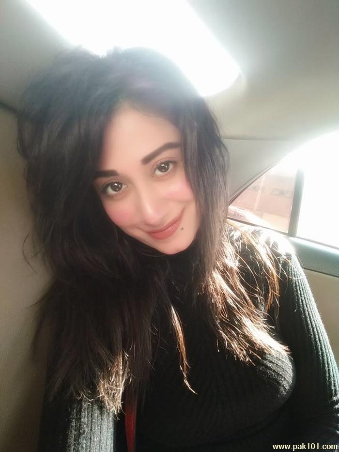 Riz Kamali -Pakistani Television Actress And Host Celebrity