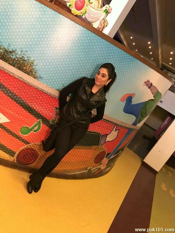 Riz Kamali -Pakistani Television Actress And Host Celebrity