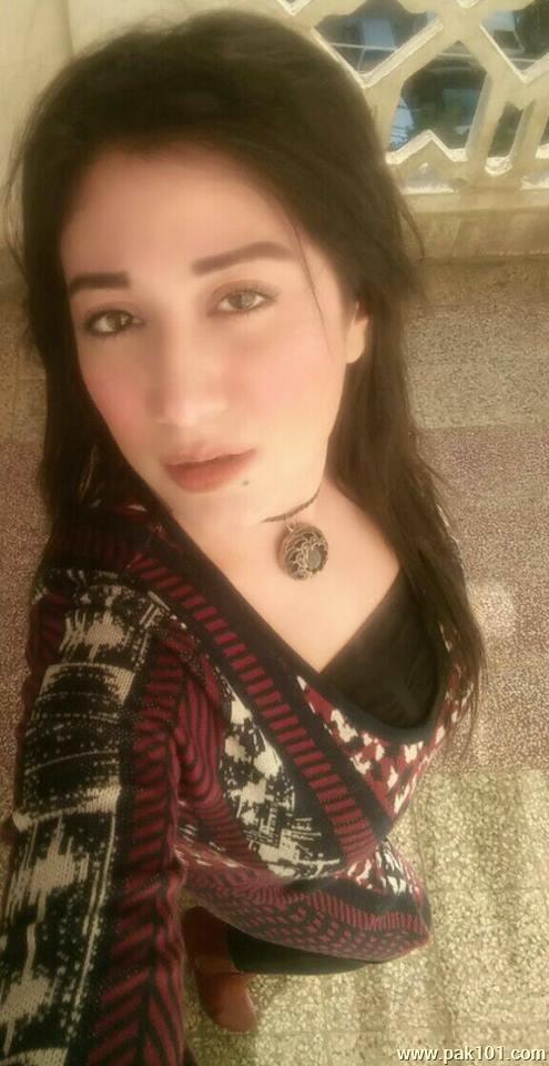 Riz Kamali -Pakistani Television Actress And Host Celebrity