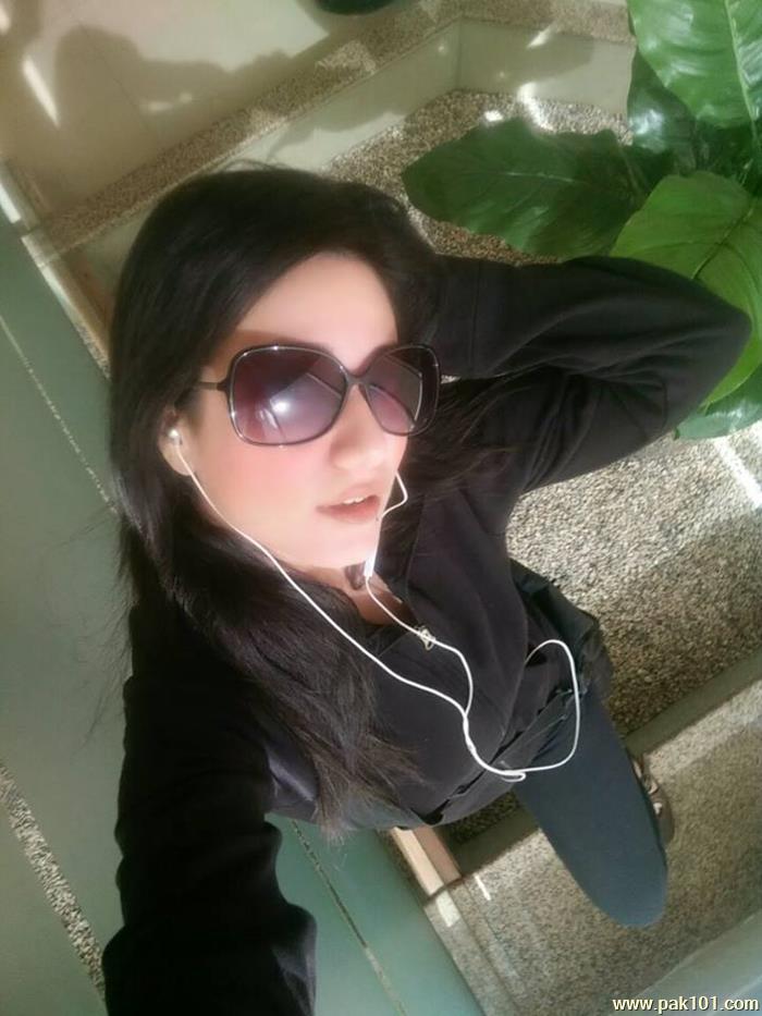 Riz Kamali -Pakistani Television Actress And Host Celebrity