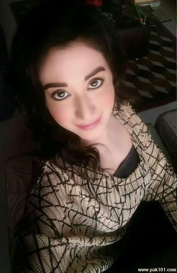 Riz Kamali -Pakistani Television Actress And Host Celebrity