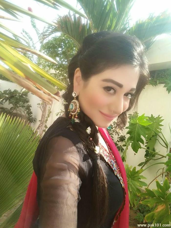 Riz Kamali -Pakistani Television Actress And Host Celebrity