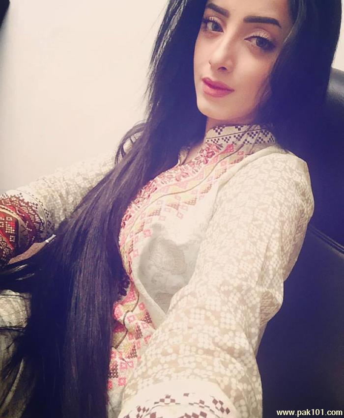 Sanam Chaudhry -Pakistani Television Drama Actress And Fashion Model Celebrity