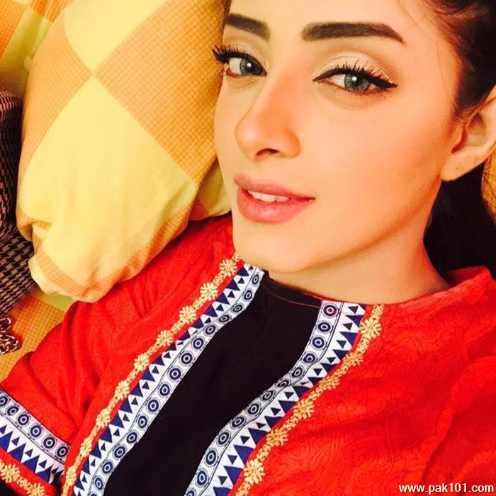 Sanam Chaudhry -Pakistani Television Drama Actress And Fashion Model Celebrity