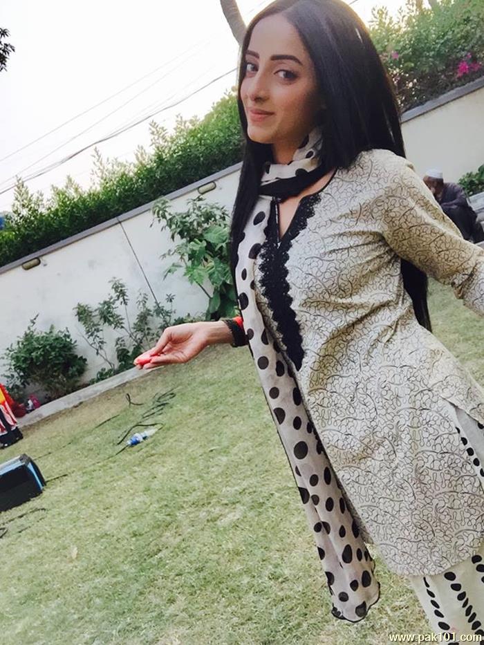 Sanam Chaudhry -Pakistani Television Drama Actress And Fashion Model Celebrity