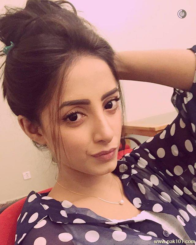 Sanam Chaudhry -Pakistani Television Drama Actress And Fashion Model Celebrity