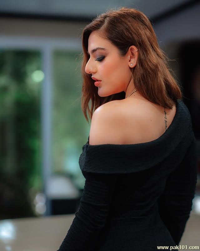 Shazeal Shoukat -Pakistani Television Actress And Fashion Model Celebrity