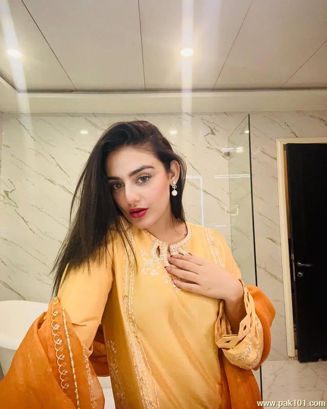 Shazeal Shoukat -Pakistani Television Actress And Fashion Model Celebrity