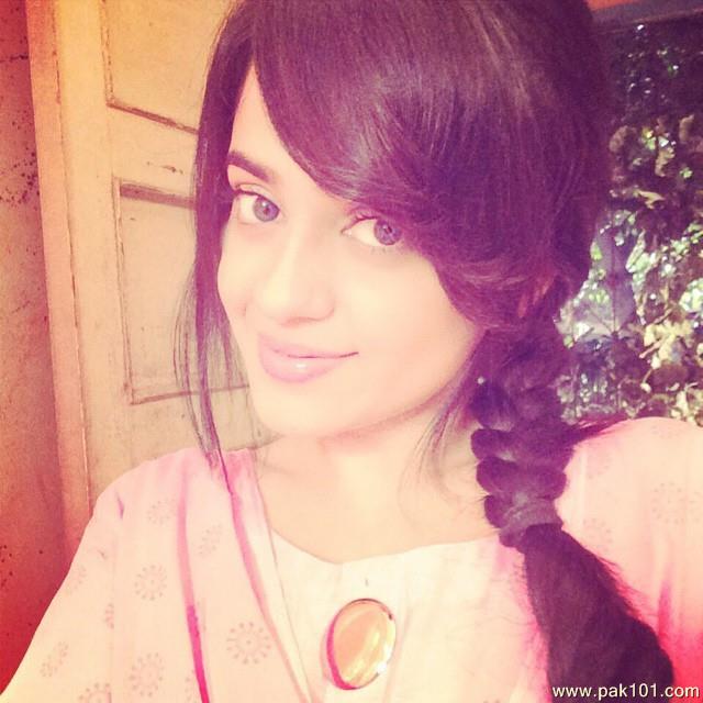 Sumbul Iqbal -Pakistani Female Television Actress Celebrity