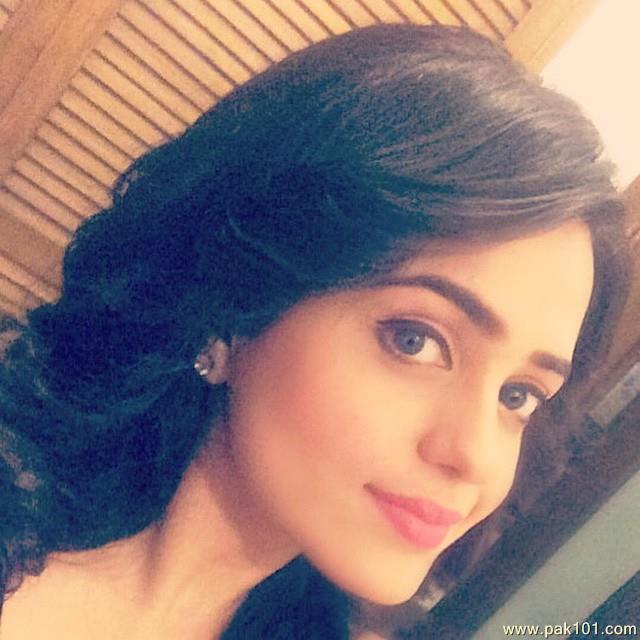 Sumbul Iqbal -Pakistani Female Television Actress Celebrity