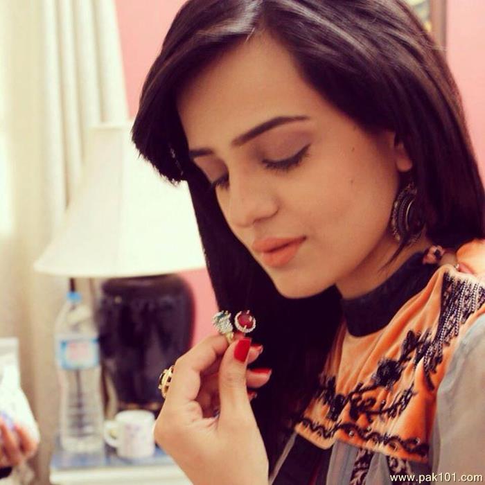 Sumbul Iqbal -Pakistani Female Television Actress Celebrity