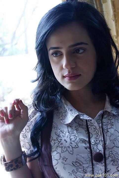 Sumbul Iqbal -Pakistani Female Television Actress Celebrity