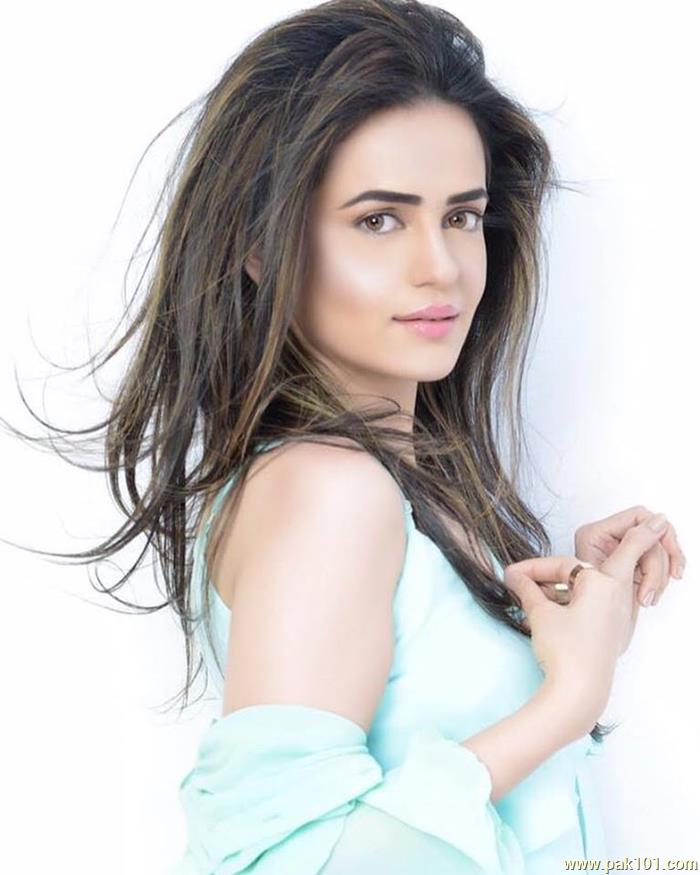 Sumbul Iqbal -Pakistani Female Television Actress Celebrity