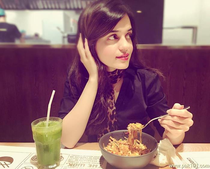 Sumbul Iqbal -Pakistani Female Television Actress Celebrity