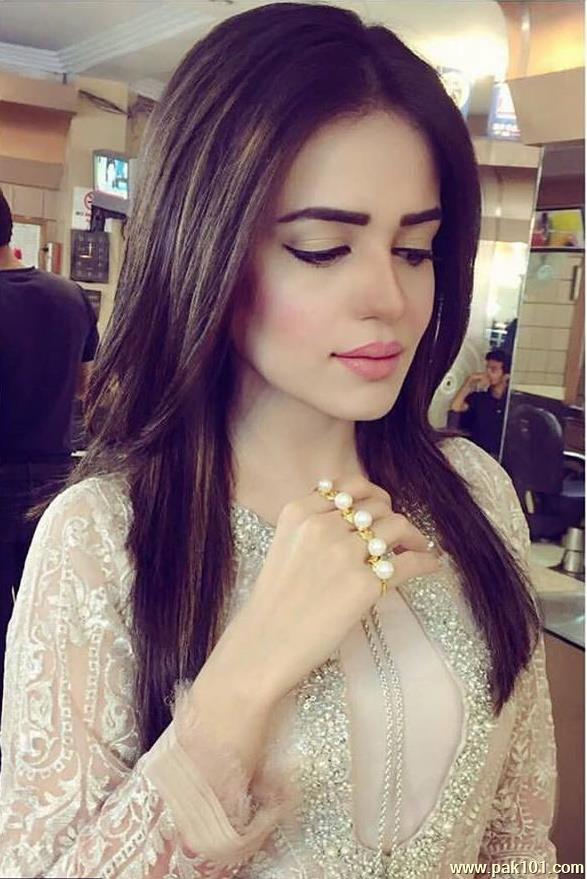 Sumbul Iqbal -Pakistani Female Television Actress Celebrity