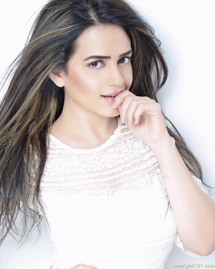 Sumbul Iqbal -Pakistani Female Television Actress Celebrity