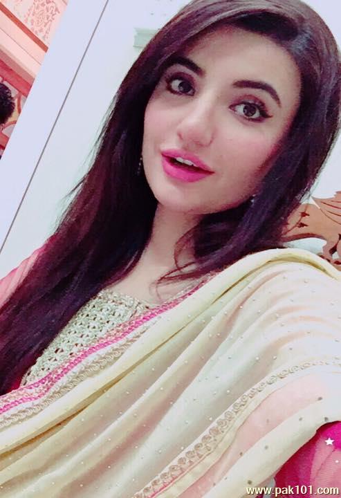 Zainab Jamil -Pakistani Female Model, Host, Anchor And Television Actress Celebrity