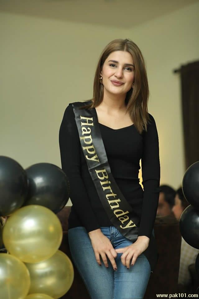 Beautiful Pictures from Kubra Khan Birthday Bash
