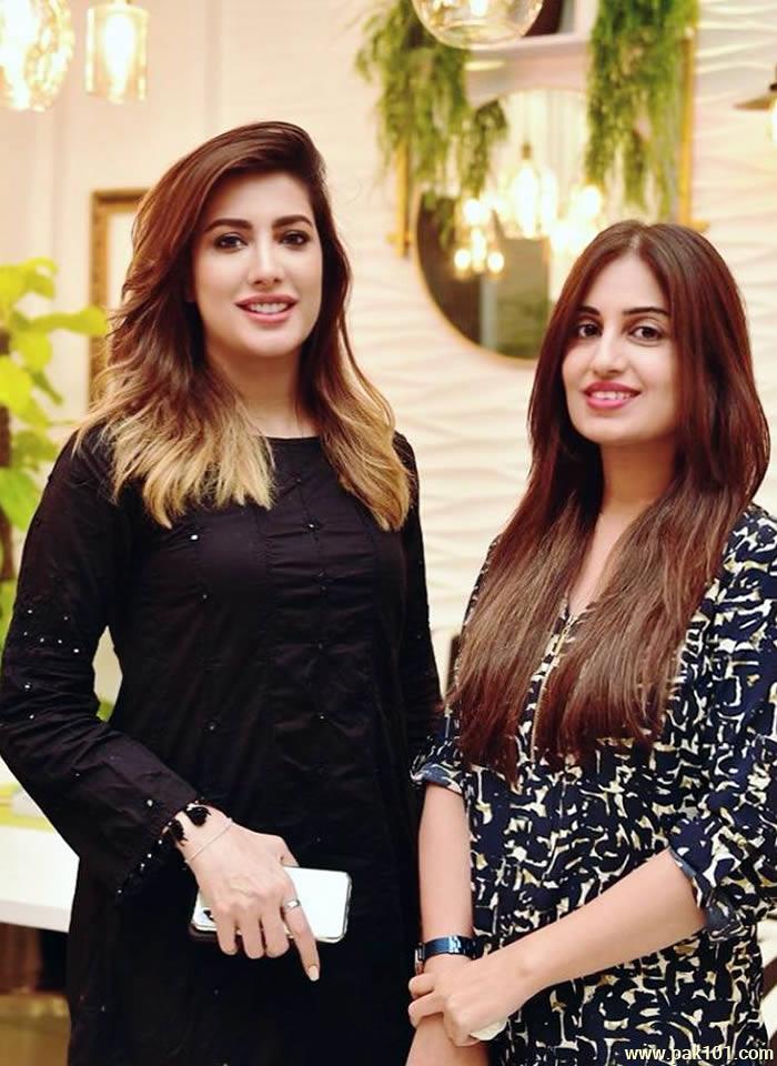 Pakistani Celebrities Having Dinner At New Restaurant Of Iqrar Ul Hassan