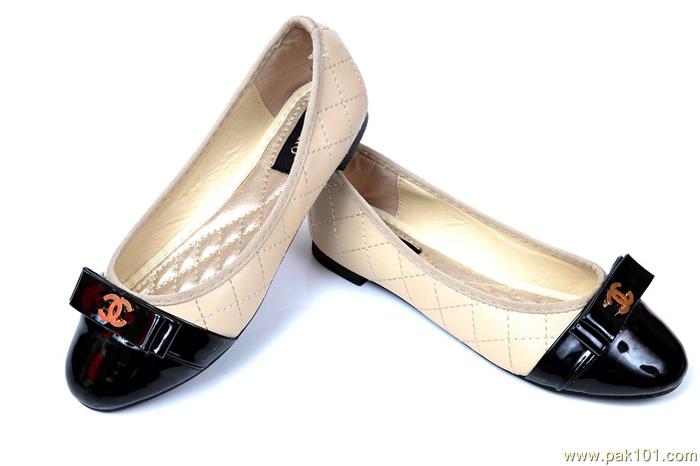 Metro Shoes Collection For Women/Girls- Black Bullet Pumps
Item Code : 10700014  (White and Black)