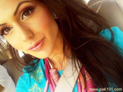 Aisha Linnea Akhtar model