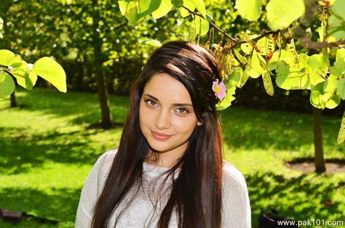 Armeena Rana Khan -Pakistani Female Fashion Model