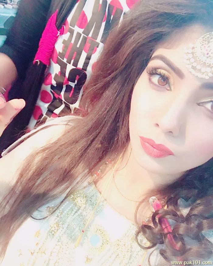 Fabiha Sheerazi -Pakistani Female Fashion Model And Host Celebrity