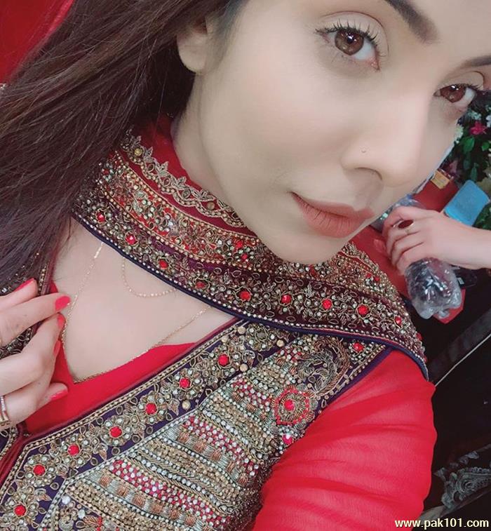 Fabiha Sheerazi -Pakistani Female Fashion Model And Host Celebrity