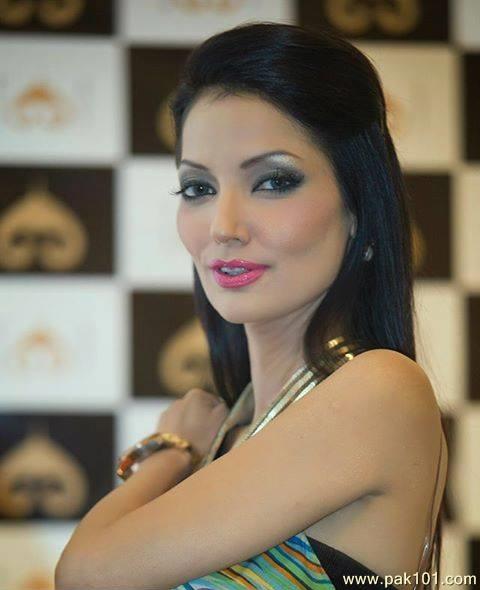 Natasha Hussain -Pakistani Female Fashion Model Celebrity