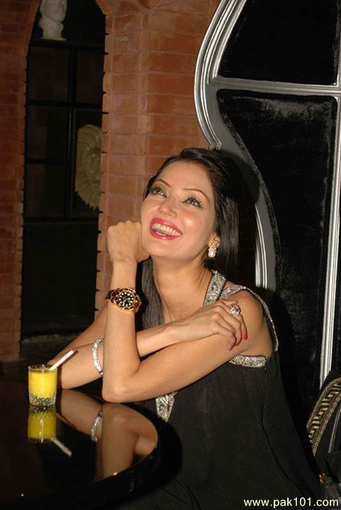 Natasha Hussain -Pakistani Female Fashion Model Celebrity