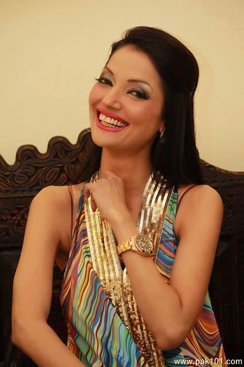 Natasha Hussain -Pakistani Female Fashion Model Celebrity