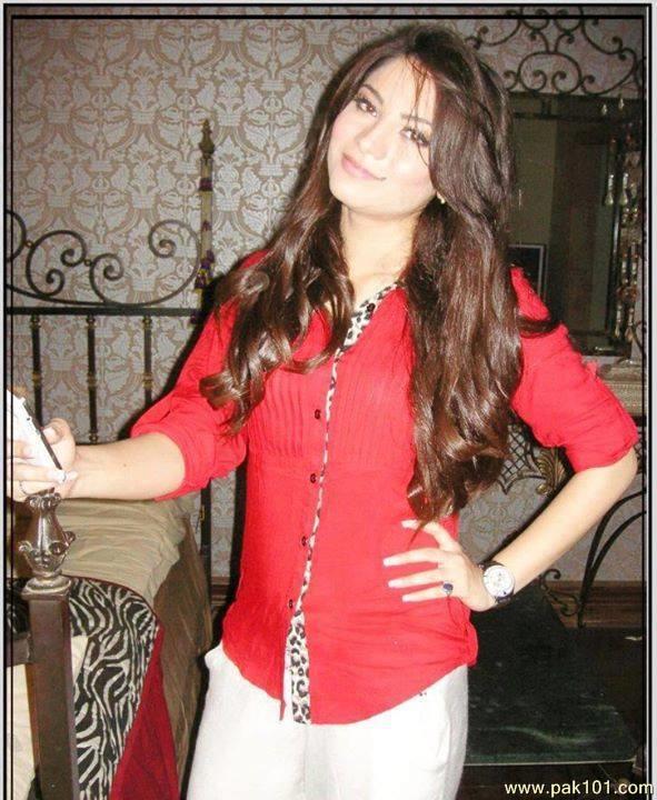 Neelam Muneer -Pakistani Female Fashion Model Celebrity