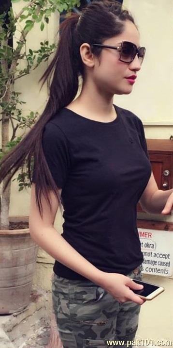 Neelam Muneer -Pakistani Female Fashion Model Celebrity