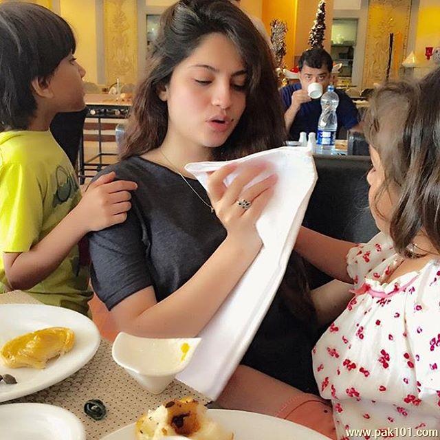 Neelam Muneer -Pakistani Female Fashion Model Celebrity